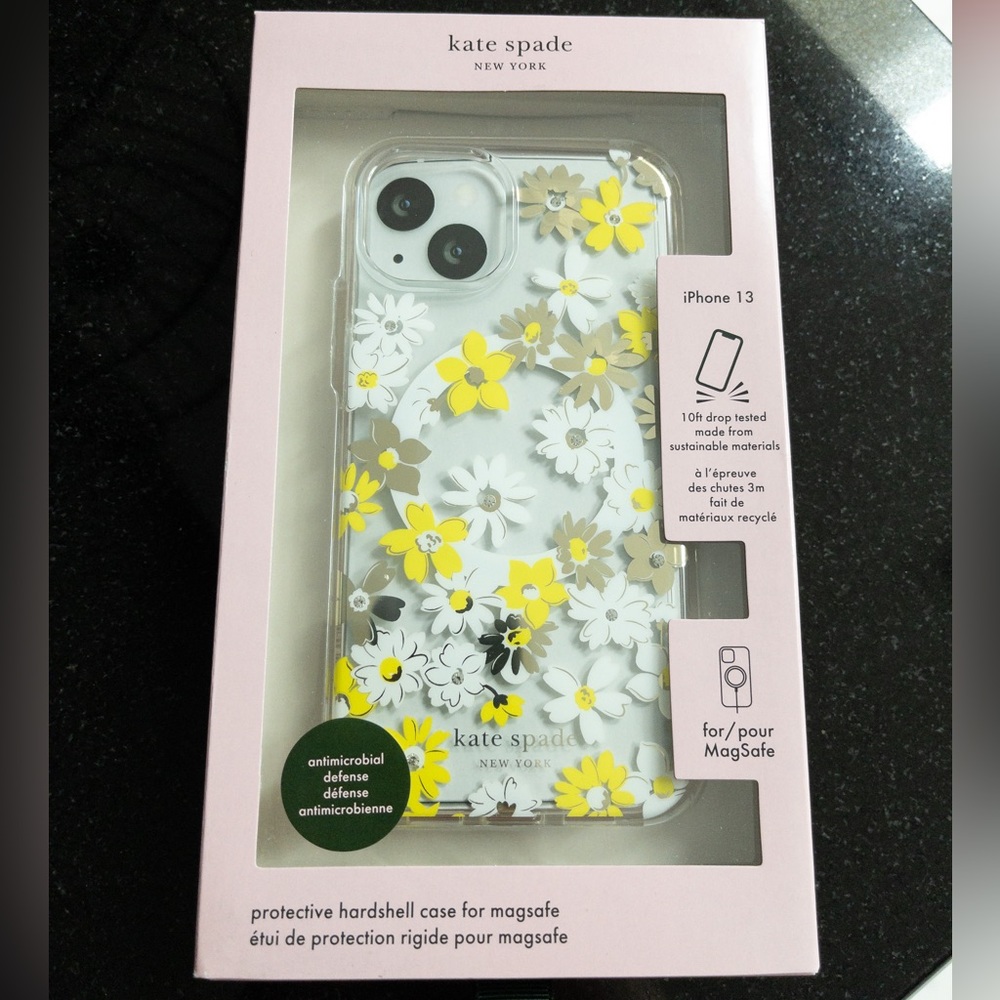 🔥BNWB KATE SPADE I-PHONE 13 case